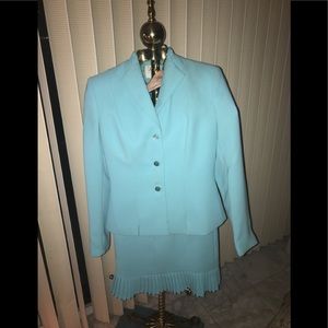 CollectionsLeSuit Turquoise suit pleated Edge NWOT